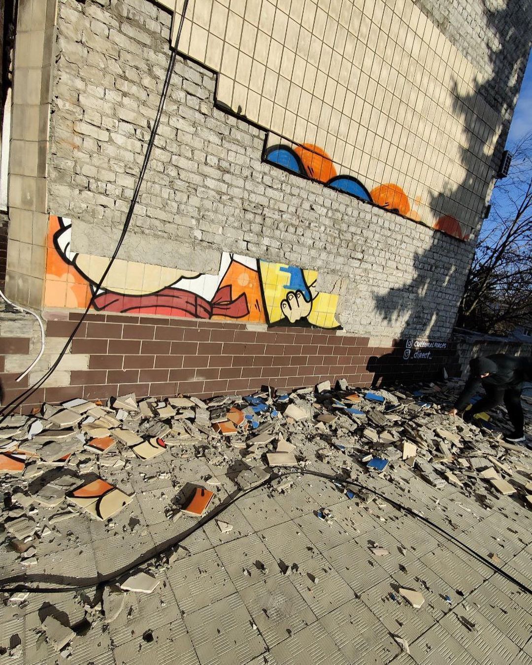 Вандалы в Изюме уничтожили патриотическое граффити: Коля Серга послал "ватников" и объяснил, почему им не удастся уничтожить украинский дух