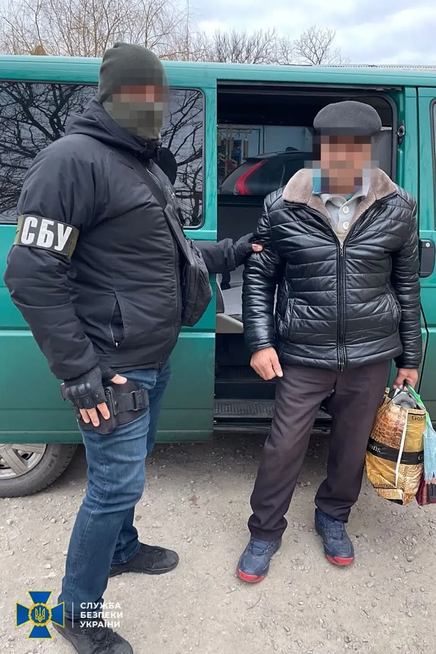 СБУ затримала на Херсонщині поплічників окупантів, які погрожували розстрілом землякам за відмову ''голосувати'' на псевдореферендумі. Фото 
