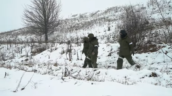 ЗСУ підготували інструкцію для російських окупантів, як безпечно здатися в полон дрону. Відео