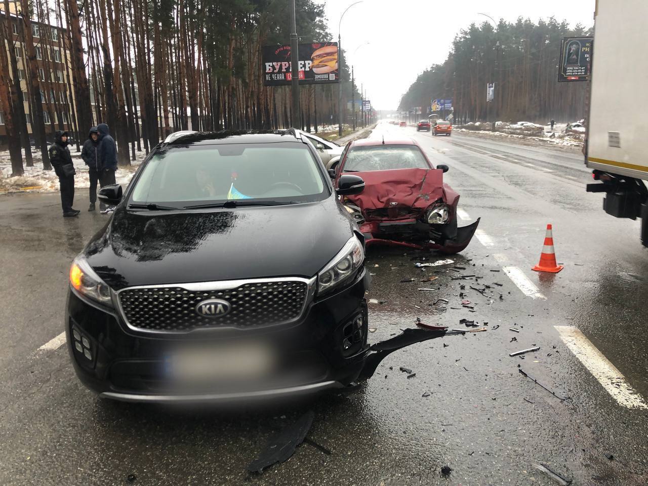 На Київщині зіткнулись два легковики: є постраждалі. Фото