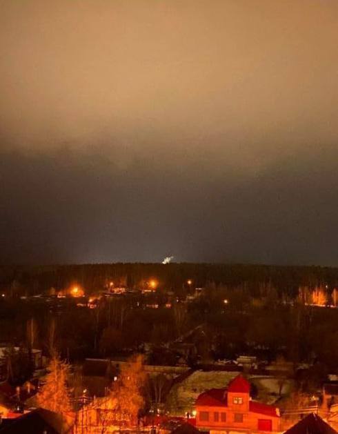В Клинцах Брянской области раздался мощный взрыв, в армейских казармах начался пожар: всплыли подробности