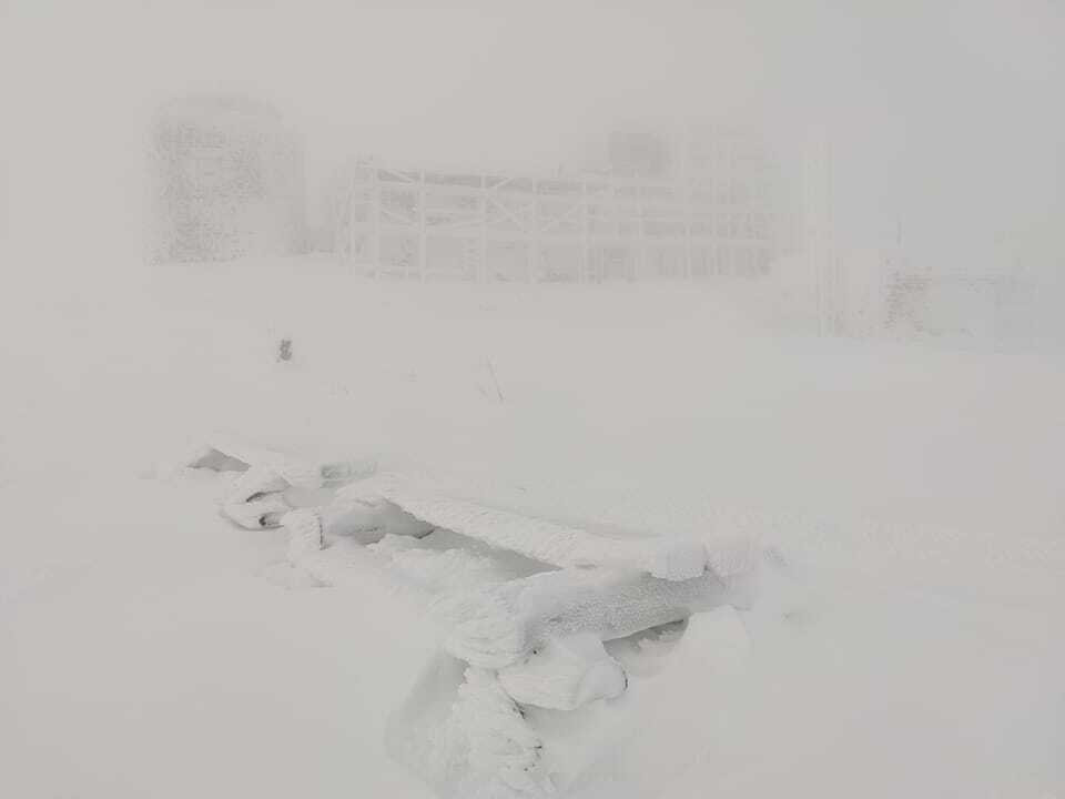 В Карпатах ударил мороз до -15 градусов, горы замело снегом. Фото
