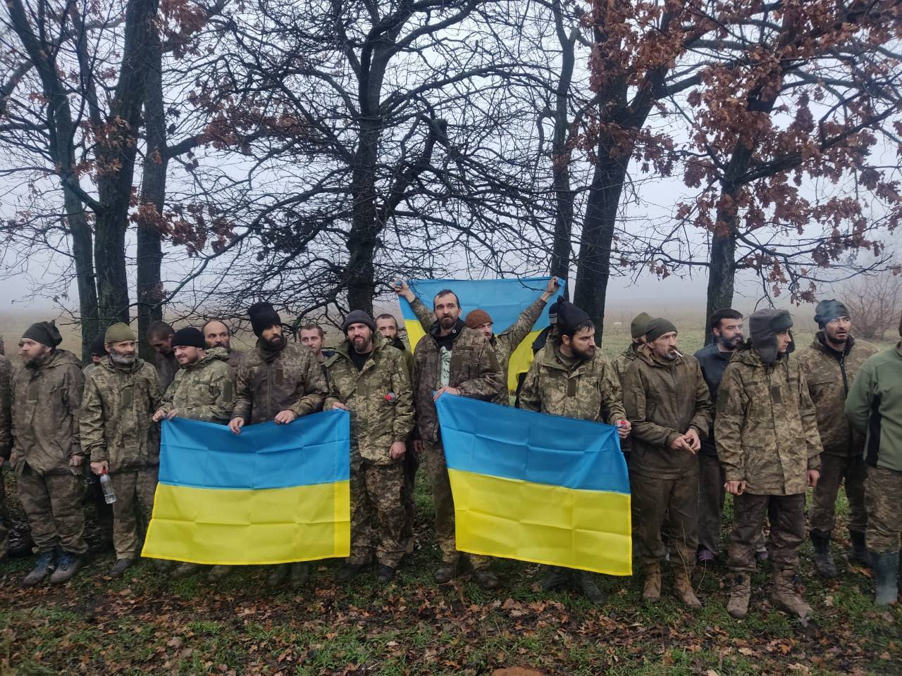 Україна провела черговий обмін полоненими, серед звільнених – захисники Бахмута і громадянин США. Фото і відео