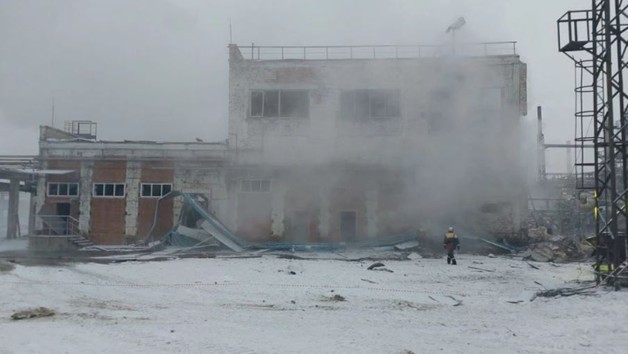 В Іркутській області РФ прогримів вибух на нафтопереробному заводі, спалахнула пожежа: є загиблі. Фото і відео 
