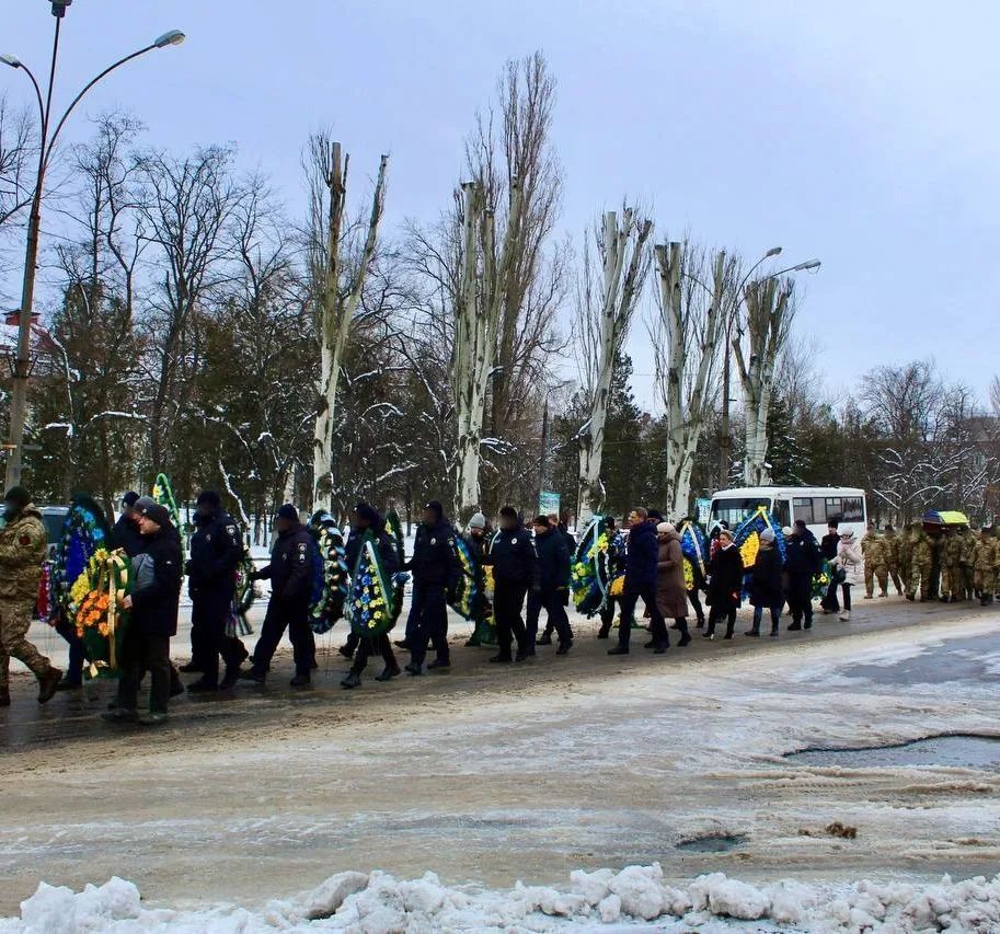 На Кіровоградщині попрощалися з 21-річним десантником, який загинув у боях за Україну. Фото 