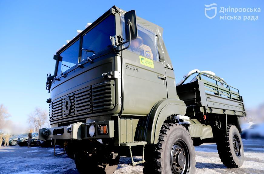 Днепр передал ВСУ еще 16 грузовиков и пикапов, уже есть контракт на новую партию авто, – Филатов