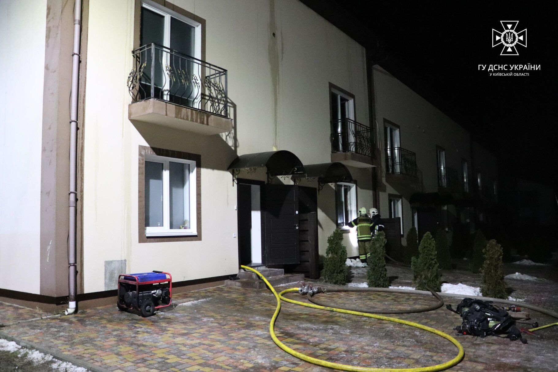 В Киевской области из-за взрыва аккумулятора загорелся жилой дом. Фото