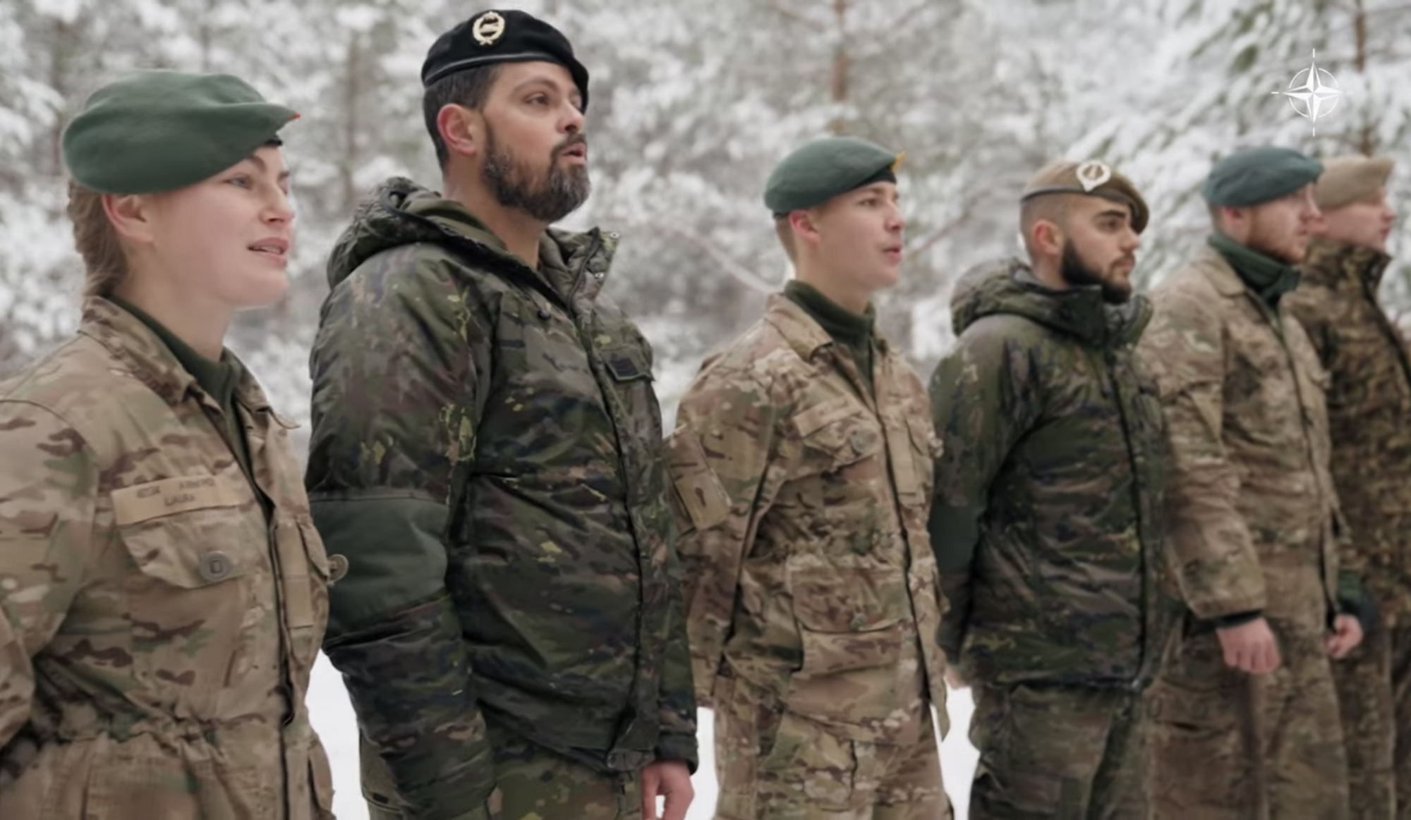 Солдаты НАТО спели легендарный украинский "Щедрик" и покорили сеть. Видео