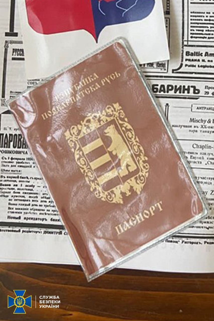 Паспорти РФ, агітки та перепустки окупантів: СБУ під час візитів на об’єкти УПЦ МП в дев’яти областях знайшла багато цікавого. Фото