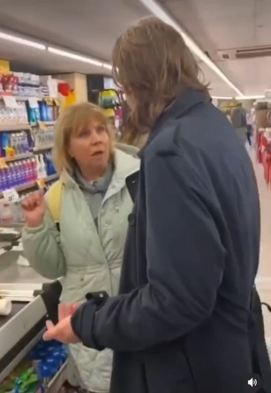 Российский "беженец" устроил скандал в турецком супермаркете: кричал и обзывал местных жителей. Видео