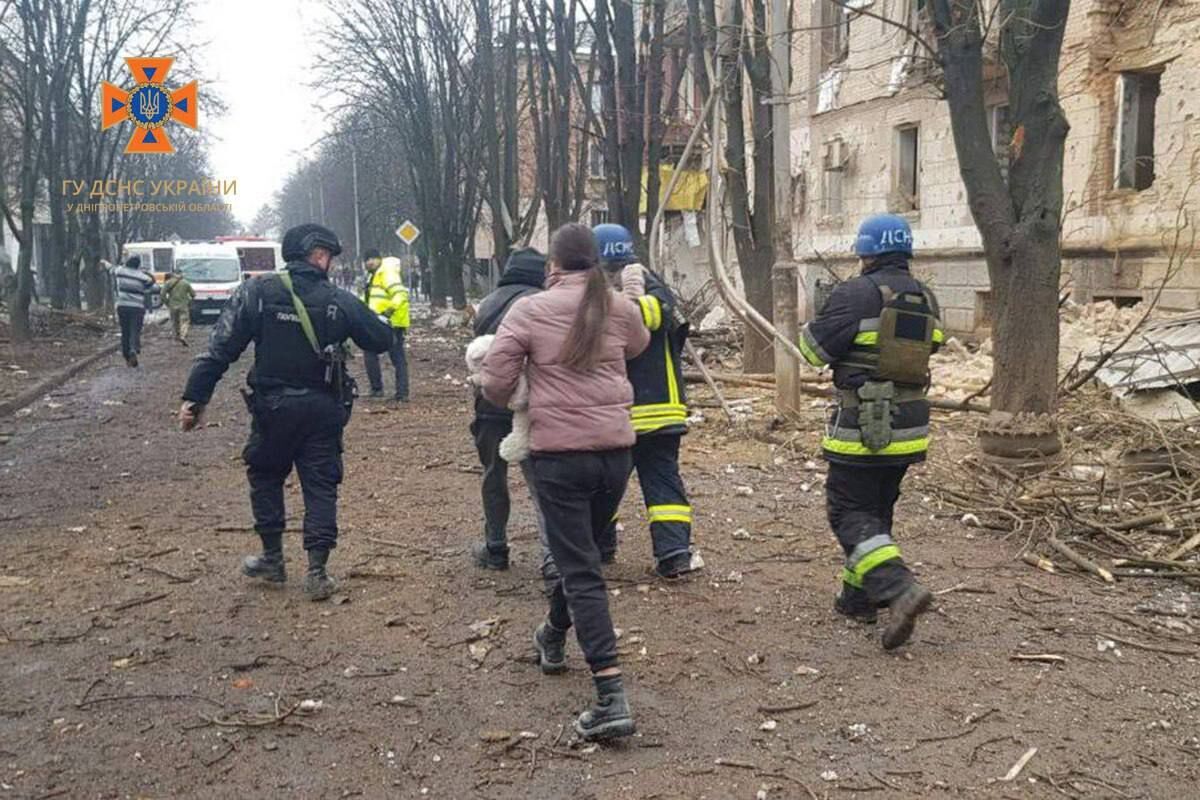 Треть киевлян уже с водой и теплом: как в Украине преодолевают последствия массированного ракетного удара оккупантов. Фото и видео