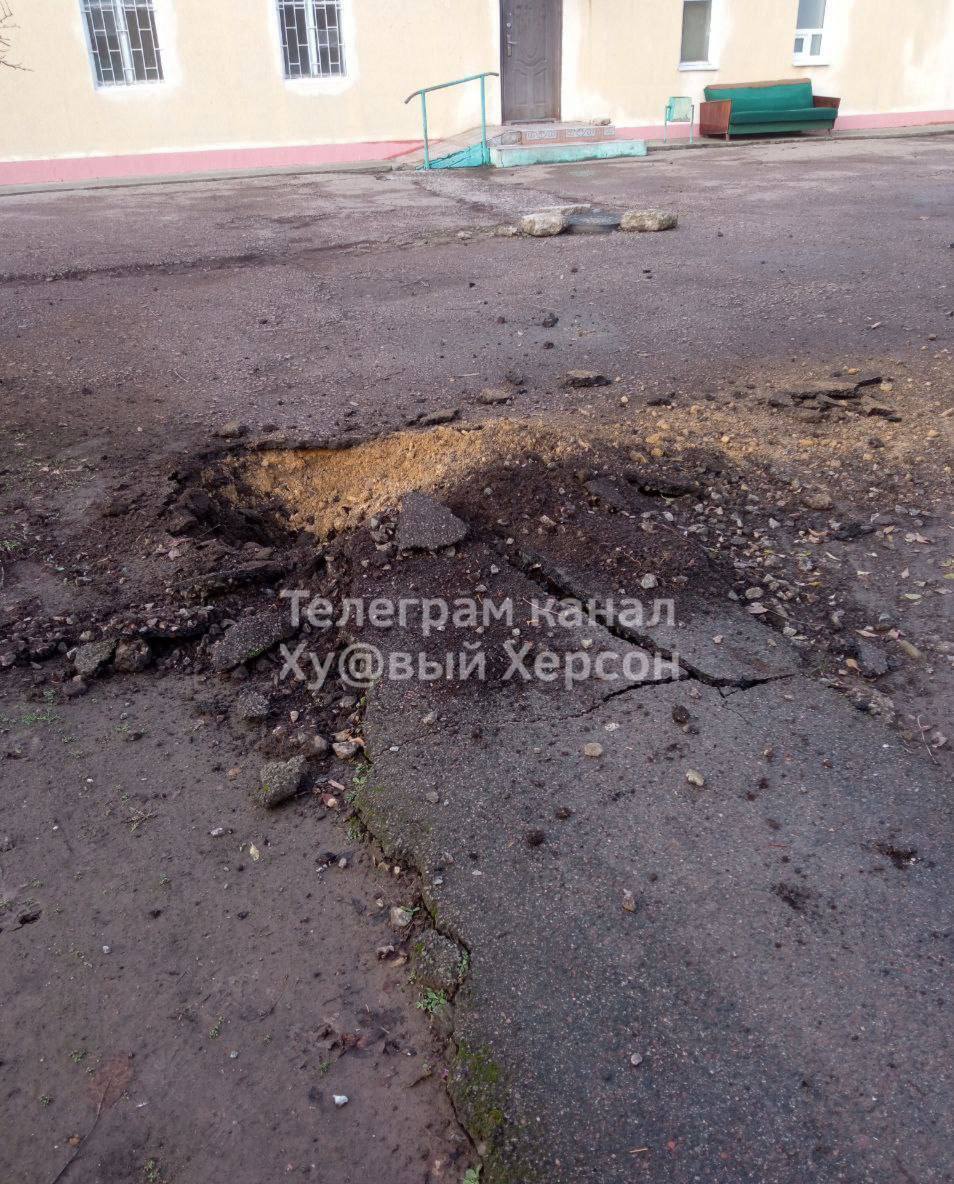 На Херсонщині від ворожих обстрілів за добу загинуло три людини, ворог не припиняє атак. Фото і відео 