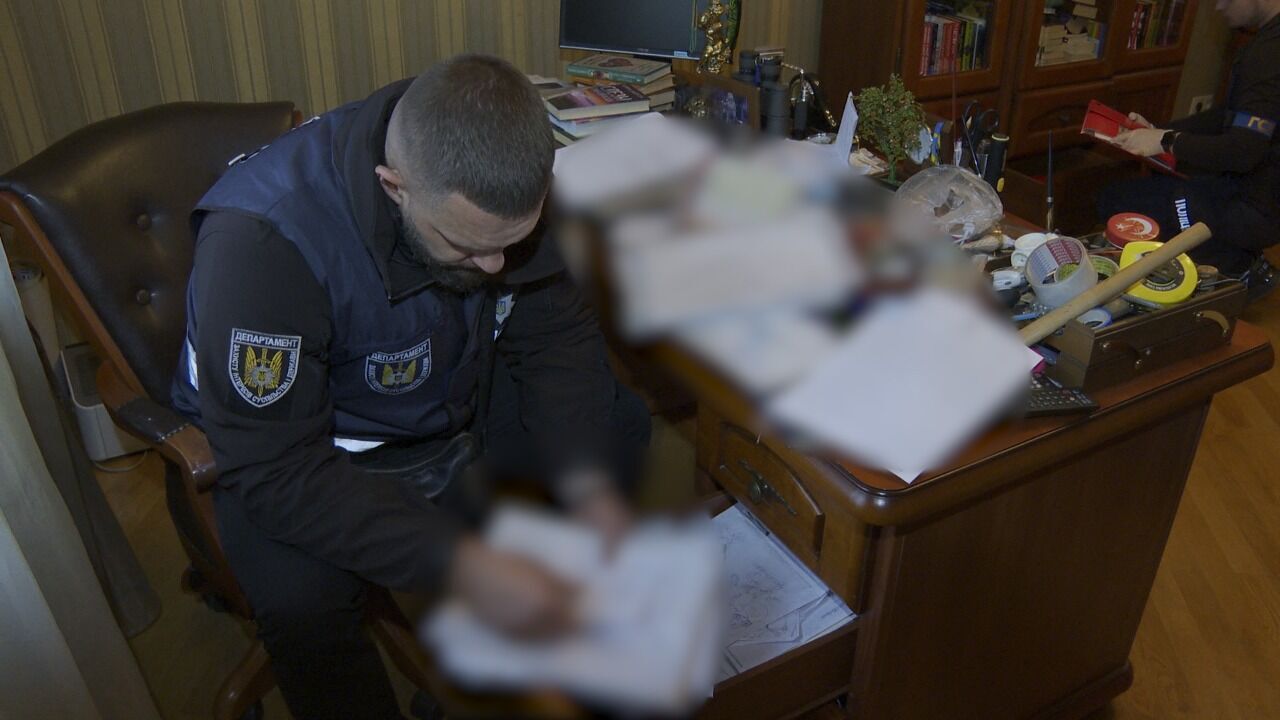 На Київщині експосадовці незаконно передали в приватну власність 20 га земель Міноборони. Фото та відео