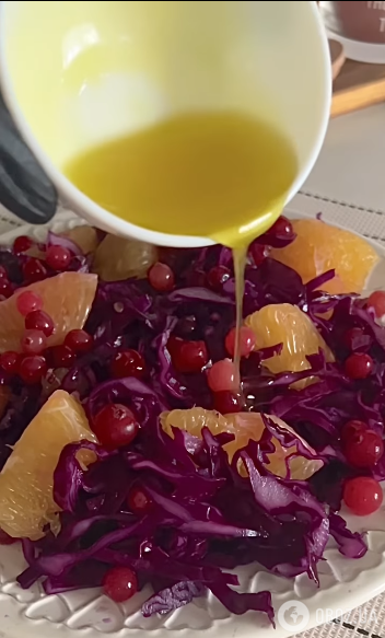 Салат з журавлиною та апельсинами: як приготувати незвичну святкову закуску