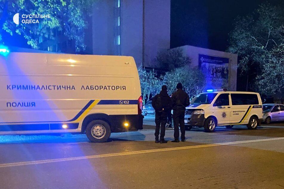 В Одессе во время задержания группы лиц взорвалась граната, на месте инцидента полиция и скорые. Видео и подробности