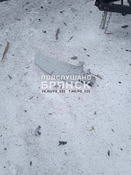 Ни дня без ''бавовны'': в Трубчевске Брянской области БПЛА атаковал здание РЭС, момент попал на видео