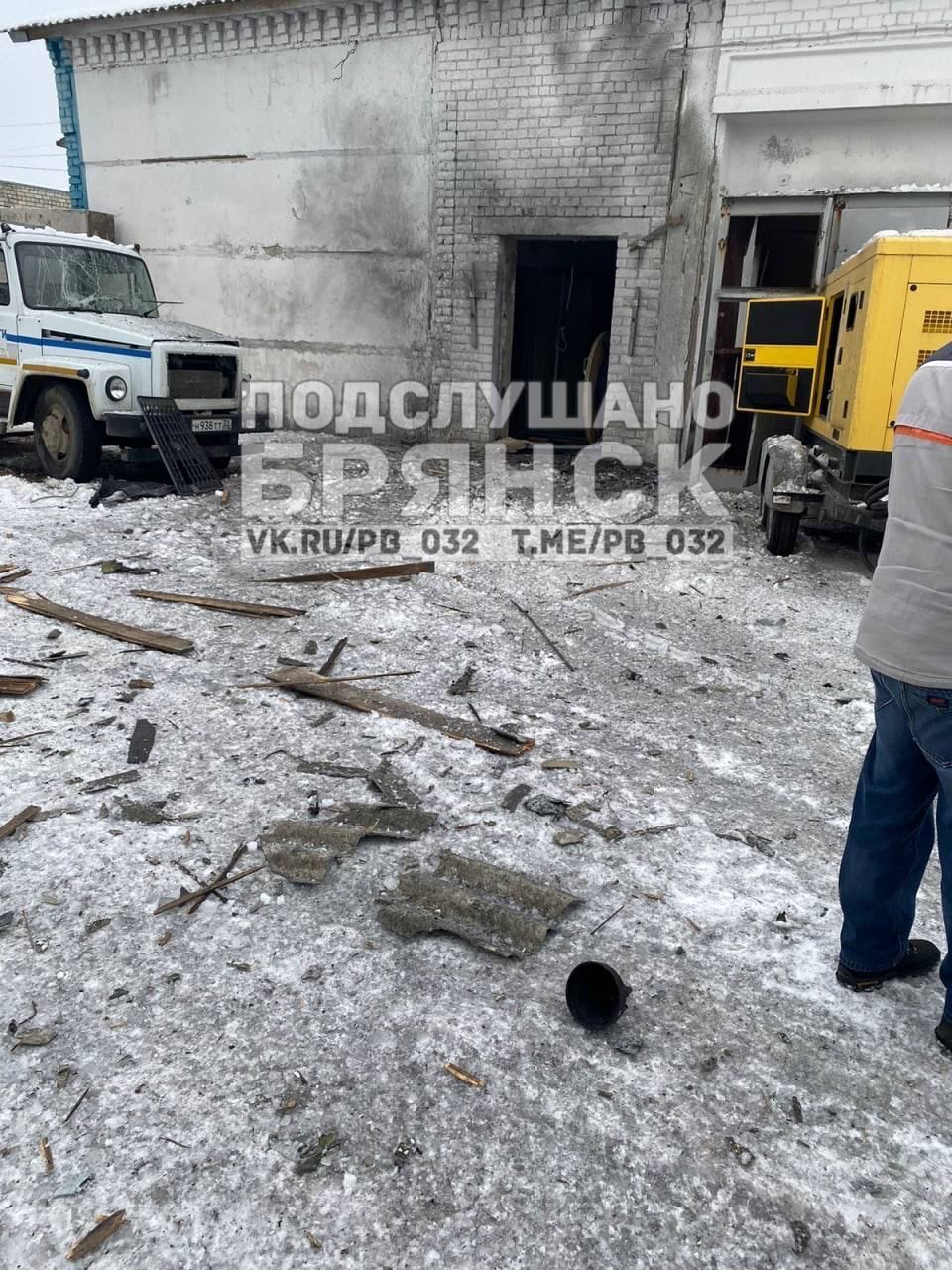 Ни дня без "бавовны": в Трубчевске Брянской области БПЛА атаковал здание РЭС, момент попал на видео