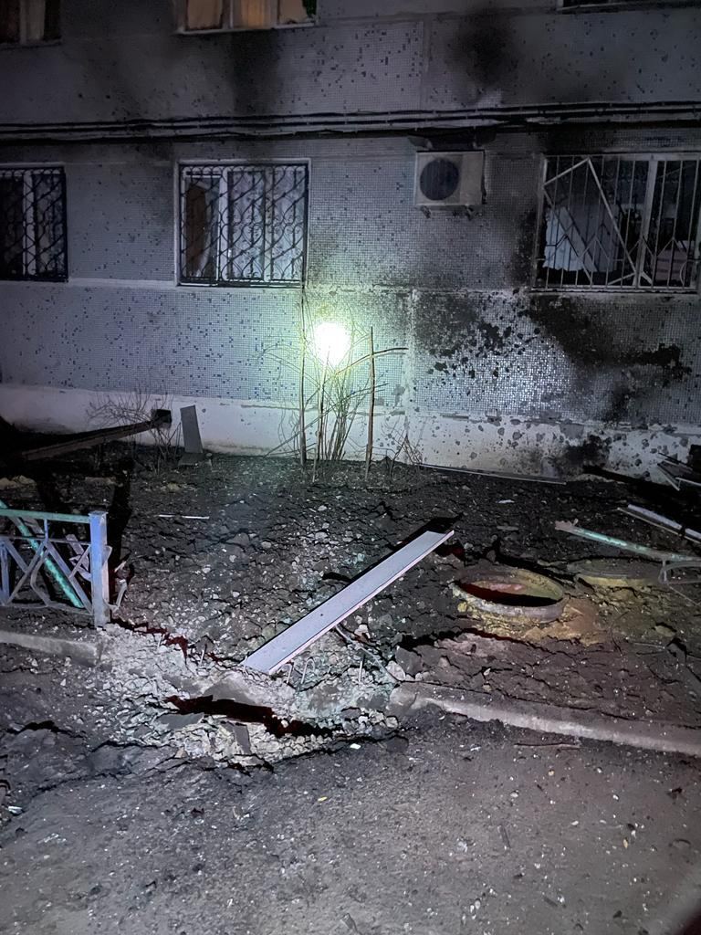 Війська РФ обстріляли Курахове на Донеччині: пошкоджено багатоповерхівки, є постраждалий. Фото