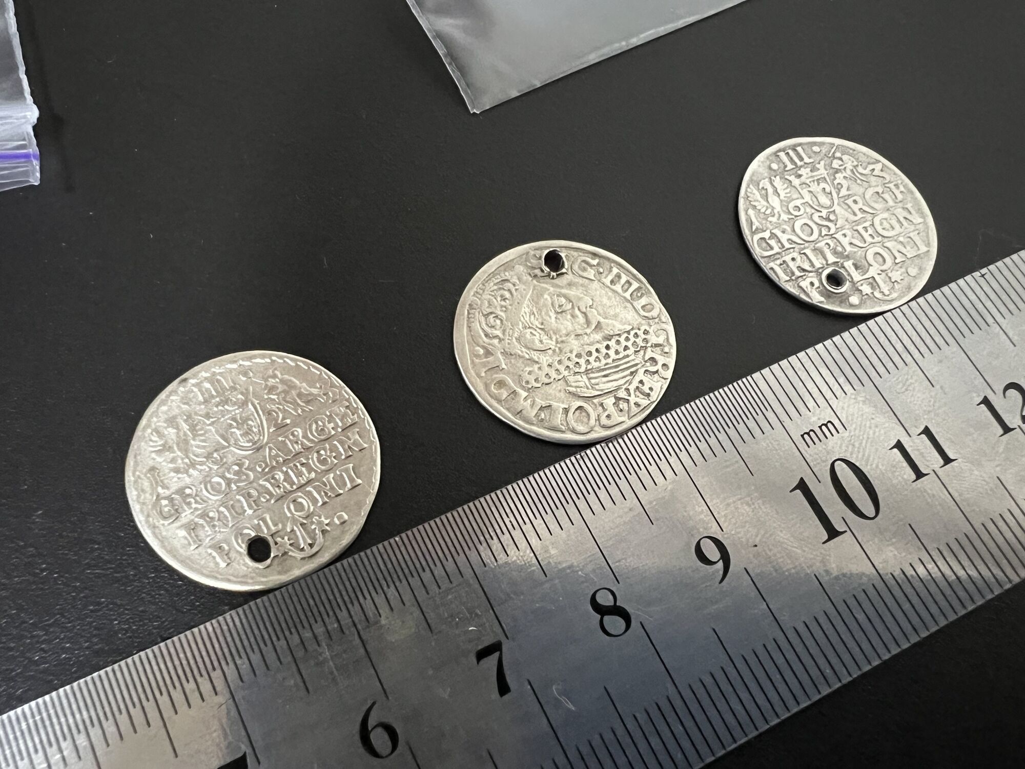 З України намагались відправити старовинні монети, зокрема Римської імперії, яким близько 2000 років. Фото