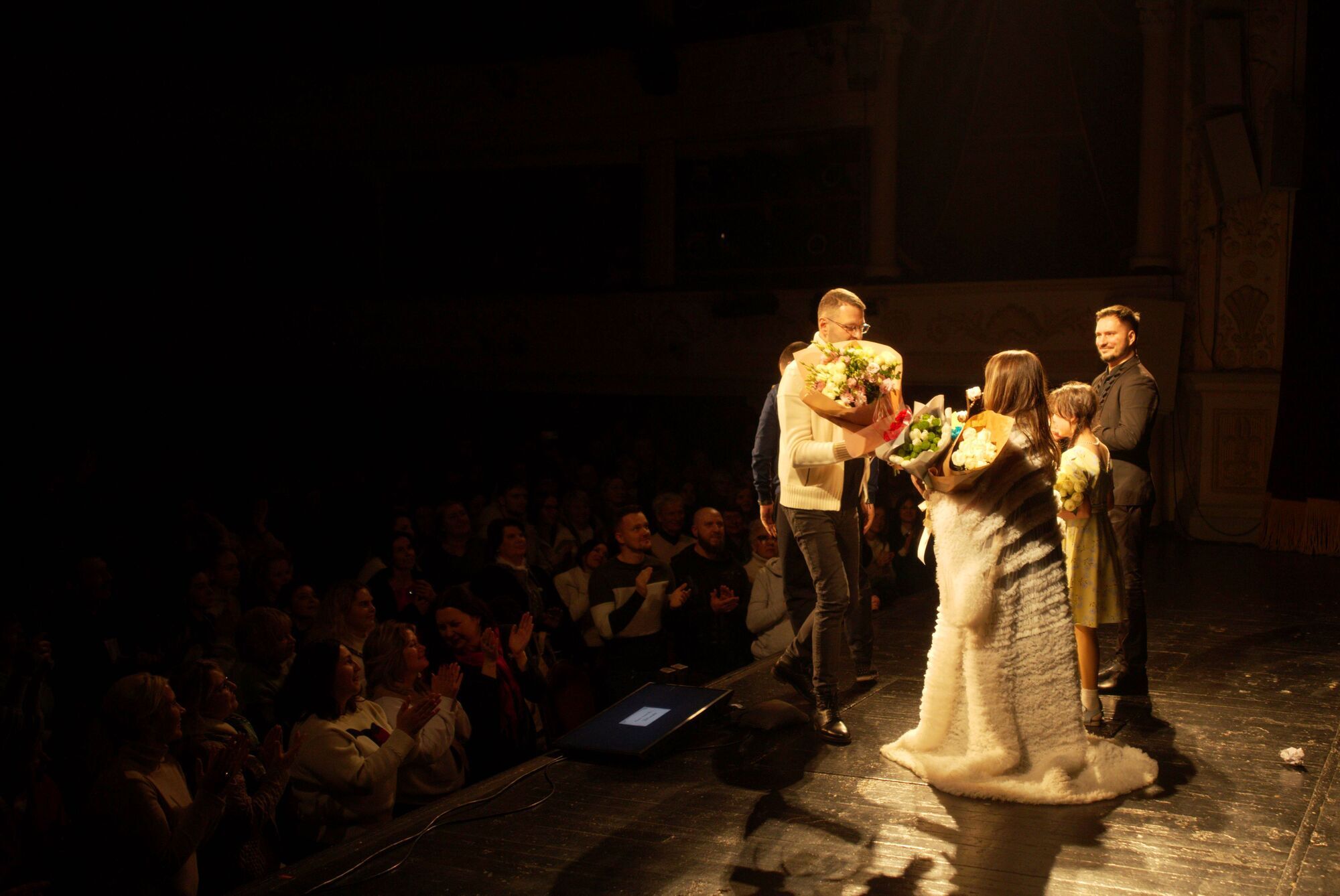  Могилевська представила прем‘єру вистави "Доньки", присвячену матерям, які моляться за своїх синів і дочок на фронті