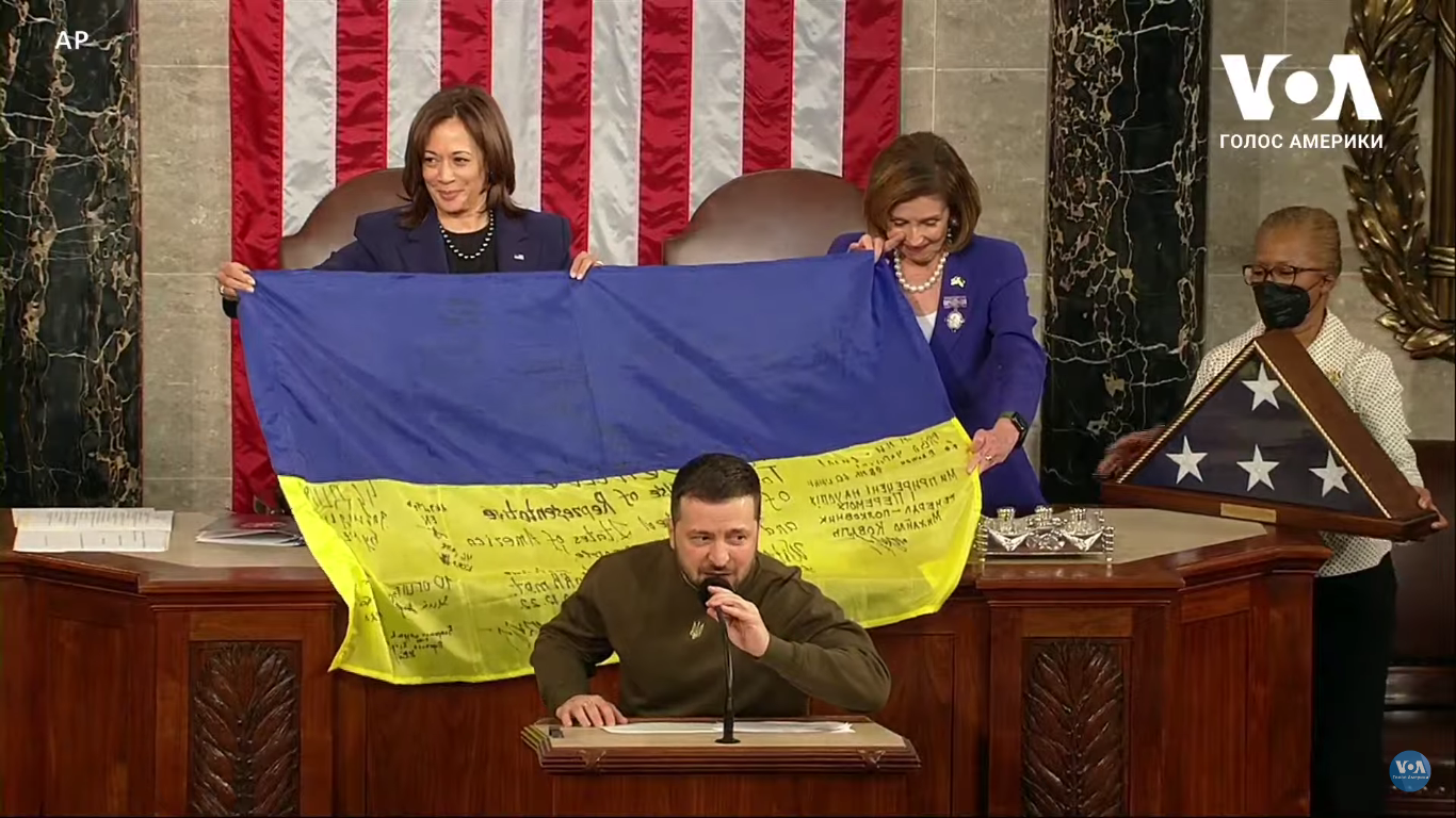 "Символ нашей победы!" Зеленский передал Конгрессу США флаг Украины от защитников Бахмута. Видео