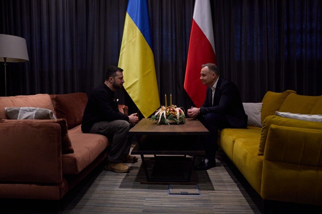 Зеленський на шляху до України провів зустріч із президентом Польщі Дудою. Відео 
