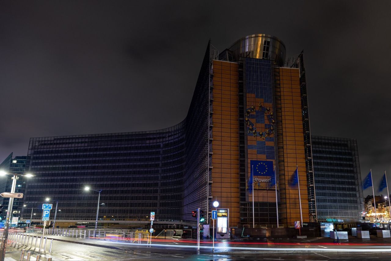 Колизей, Совет Европы, Еврокомиссия и другие: десятки локаций в мире выключили свет в знак солидарности с Украиной. Фото и видео