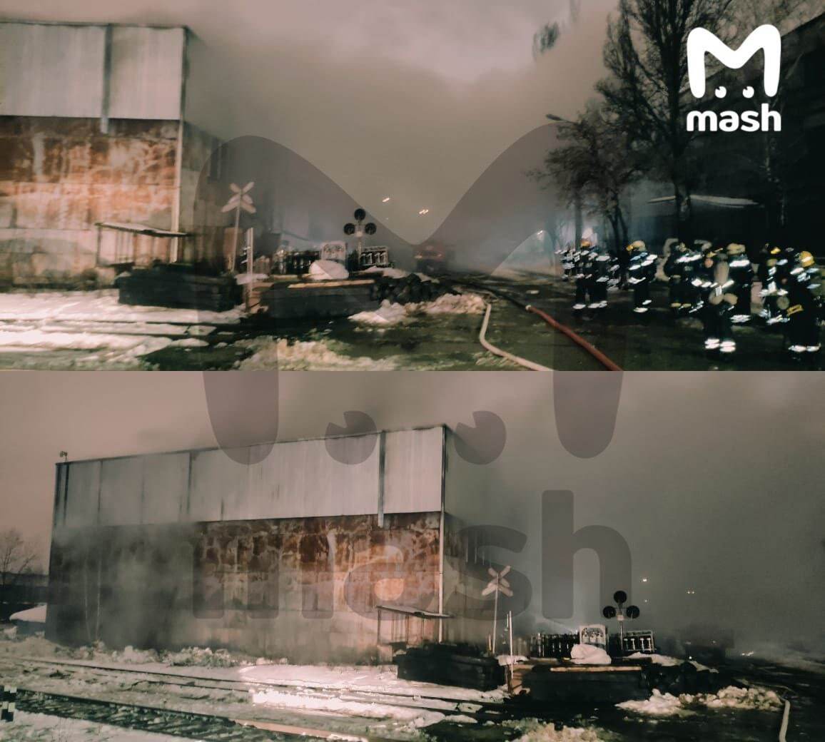 В Москве вспыхнул очередной масштабный пожар: горит склад с газовыми баллонами, слышны взрывы. Фото