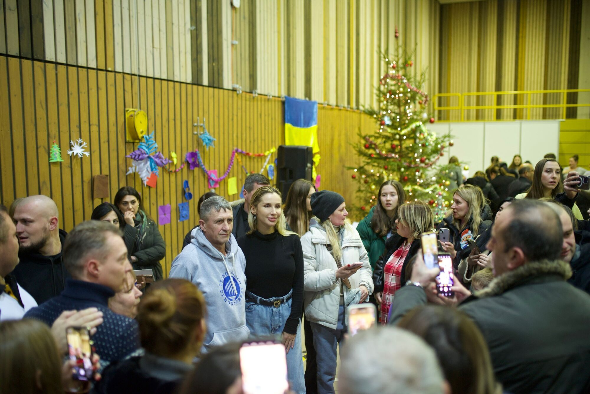 LOBODA начала масштабный благотворительный тур по городам Германии для помощи Украине: на концертах уже побывало 6 тысяч зрителей