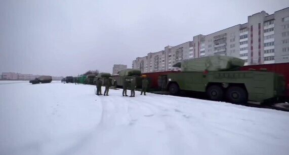 Росія перекинула до Білорусі партію зенітно-ракетних комплексів "Тор". Відео