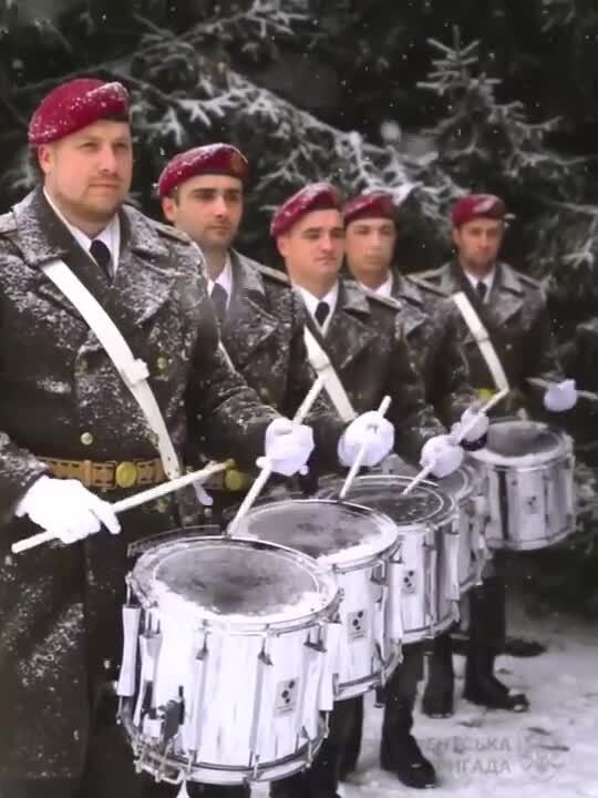 Оркестр Президентской бригады поздравил украинцев с Рождеством волшебной композицией. Видео