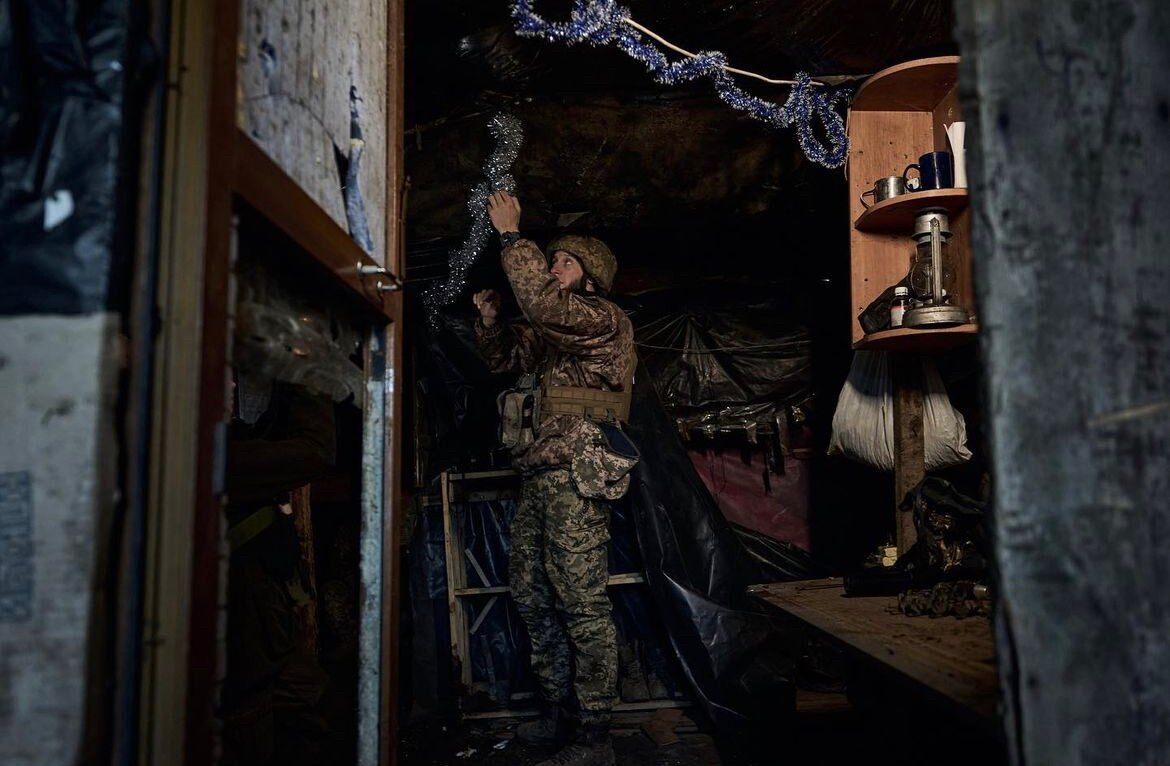 Різдво на передовій: українські воїни показали, як готуються до свята під обстрілами. Фото