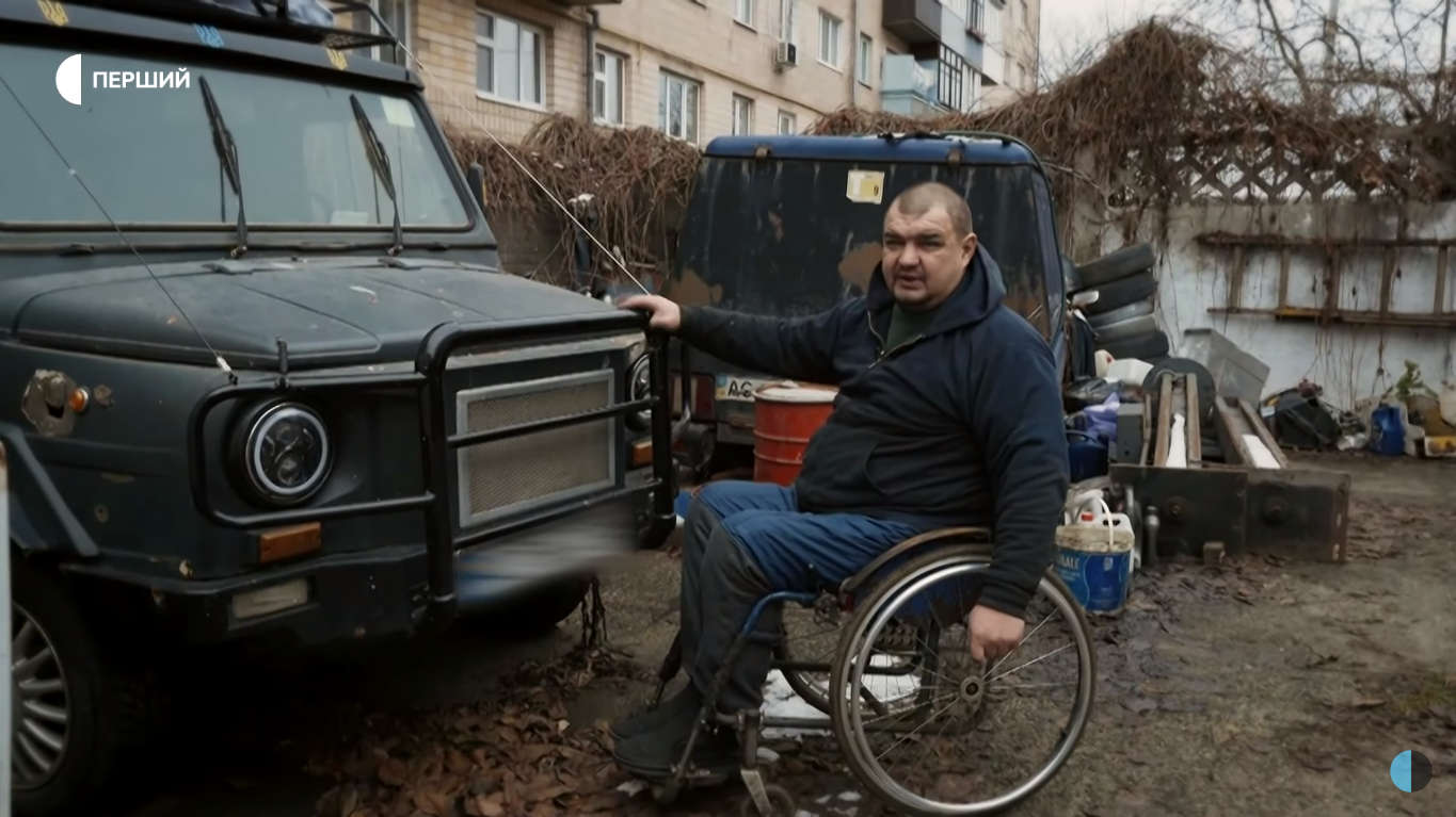 Шабунин показал авто, которое попало под обстрел в Киевской области