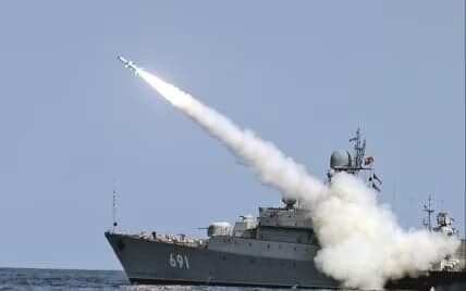 Росія готується до ракетних ударів: у Чорному морі маневрує угруповання, яке може нести 24 ''Калібри''