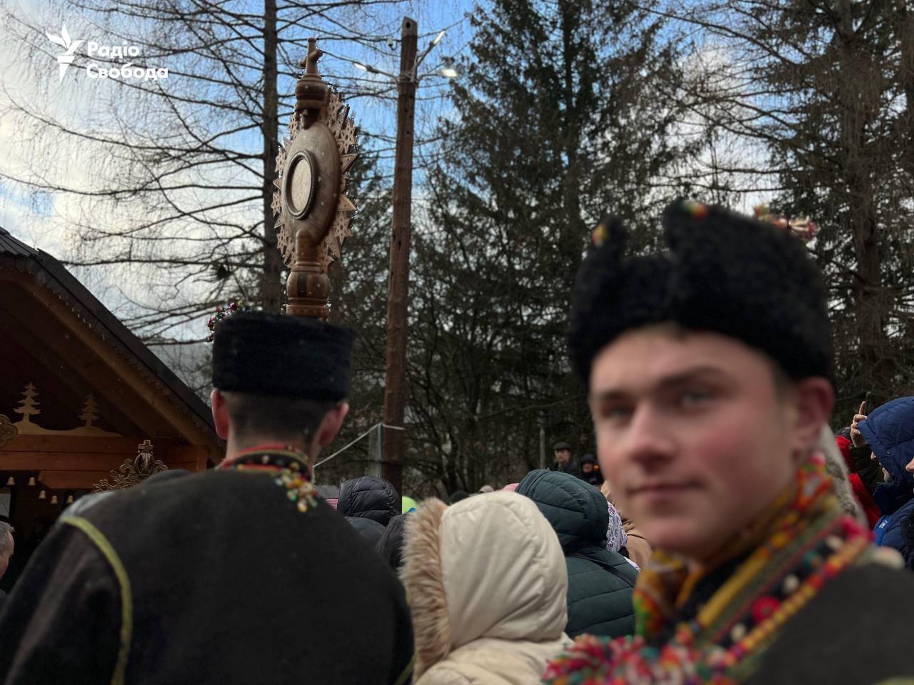 Як у Карпатах вперше за  багато років святкують Різдво 25 грудня: з гімном і колядками. Фото