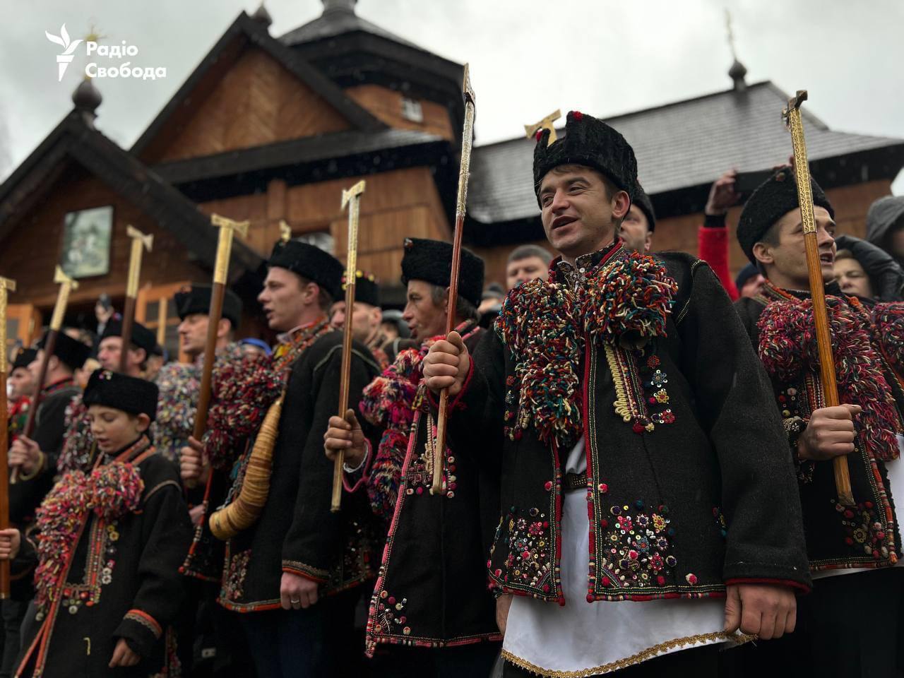 Як у Карпатах вперше за  багато років святкують Різдво 25 грудня: з гімном і колядками. Фото