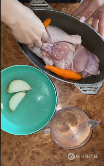 Прозрачный и наваристый холодец: готовится из куриных голеней