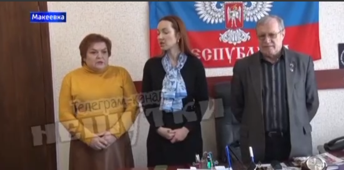 На оккупированном Донбассе матерям и женам погибших захватчиков помощь вручили в черных пакетах. Видео