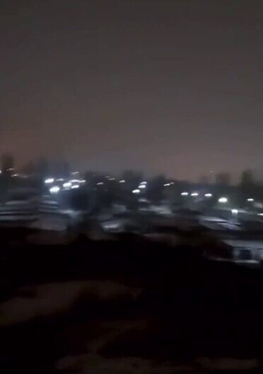 В российском Энгельсе произошла "бавовна" на аэродроме, погибли трое военных: власти пытаются успокоить жителей. Фото и видео