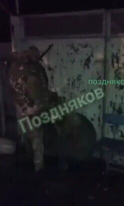 Российский командир палкой избил "мобиков", покинувших свои позиции. Видео
