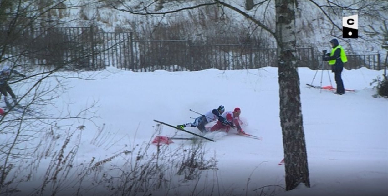 До потери сознания и крови: лучшие лыжники России столкнулись во время гонки Кубка РФ. Видео