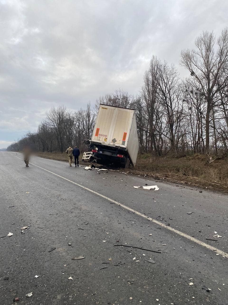 На Київщині сталось лобове зіткнення легковика та вантажівки: є загиблий. Фото