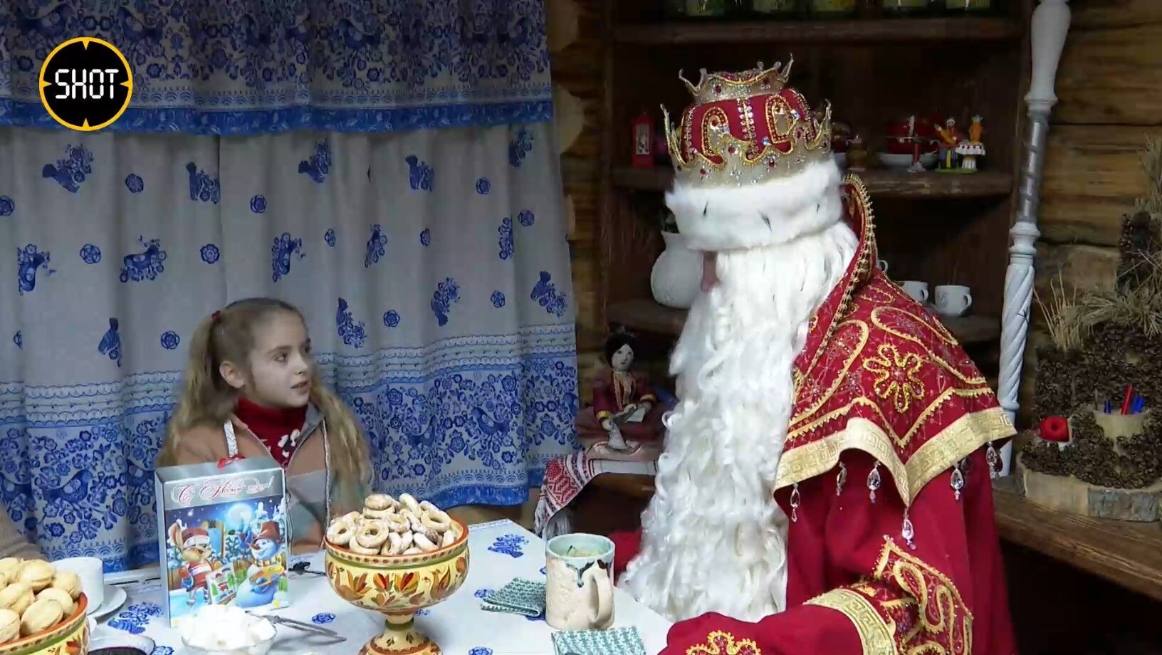 ''Огірочків мені пришлеш'': Путін на камеру поговорив по телефону з дівчинкою Сашею з Запорізької області. Відео