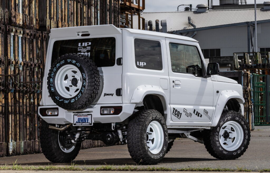 Японские тюнеры показали яркие варианты доработки Suzuki Jimny