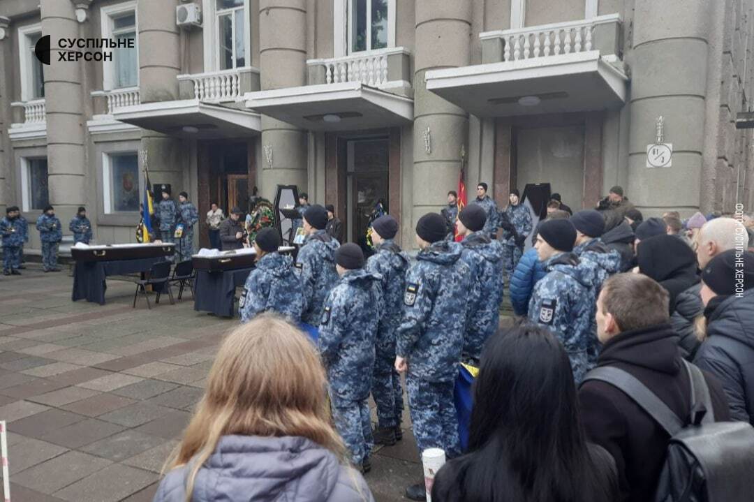 В Одесі попрощалися із журналістом Антоном Коломійцем, який загинув у боях за Бахмут: у нього лишилося двоє дітей. Фото 