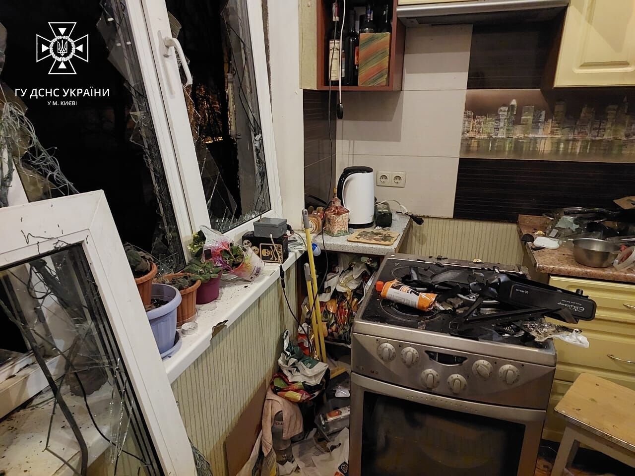 У Києві в квартирі багатоповерхівки вибухнув газовий балончик: постраждала неповнолітня. Фото