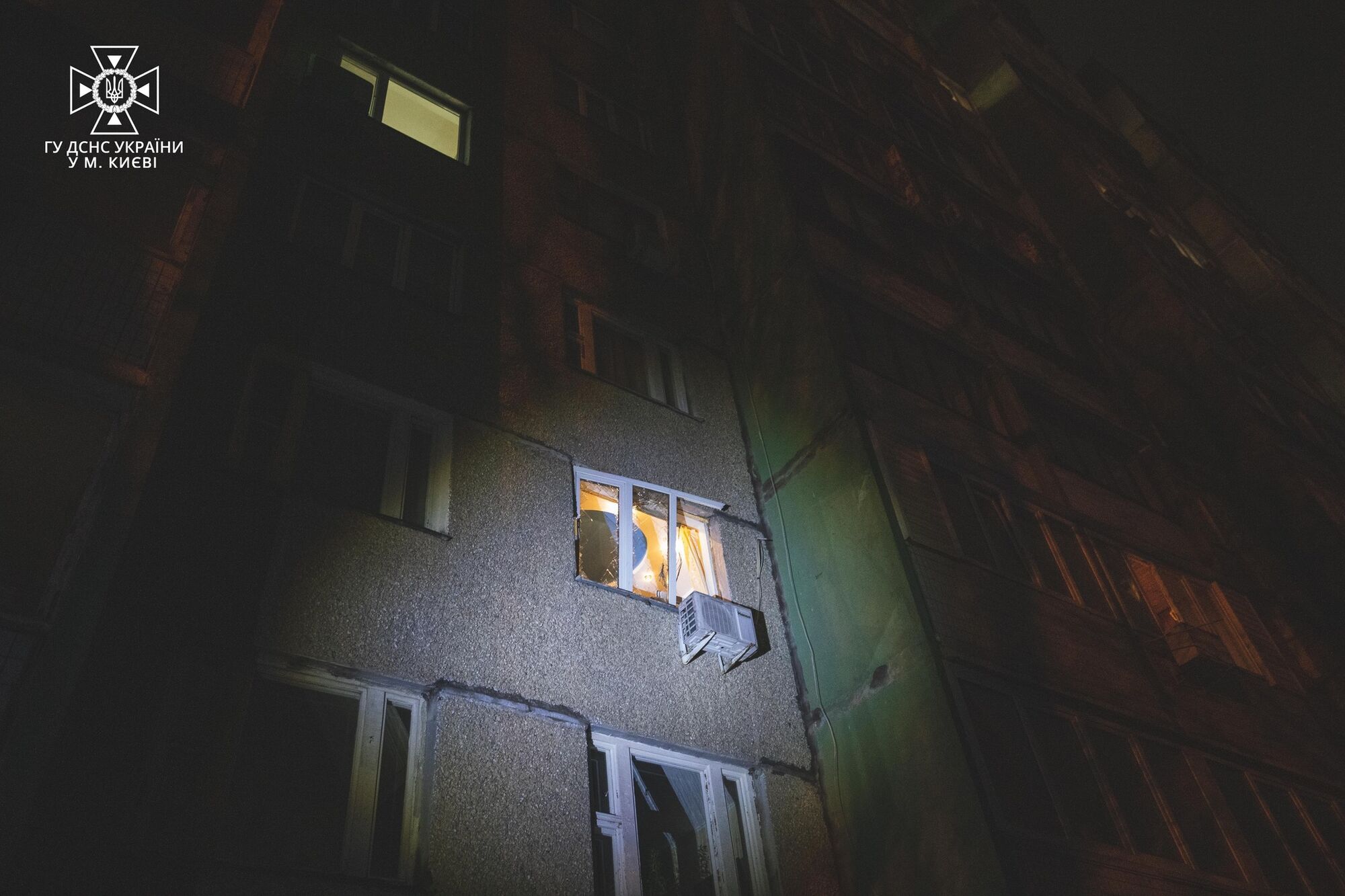 У Києві в квартирі багатоповерхівки вибухнув газовий балончик: постраждала неповнолітня. Фото