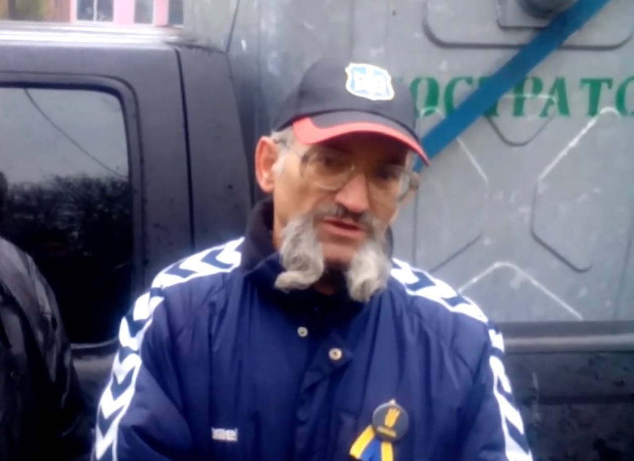 За український мурал та вірші кинули в підвал та зробили "вуса Гітлера": на Запоріжжі окупанти знущалися з пенсіонера