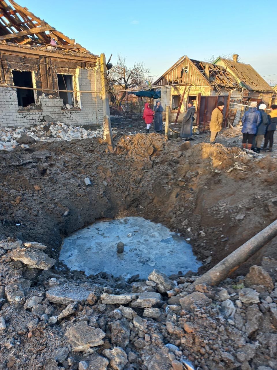Війська РФ вдарили по передмістю Запоріжжя: є руйнування, пошкоджено газогін. Фото