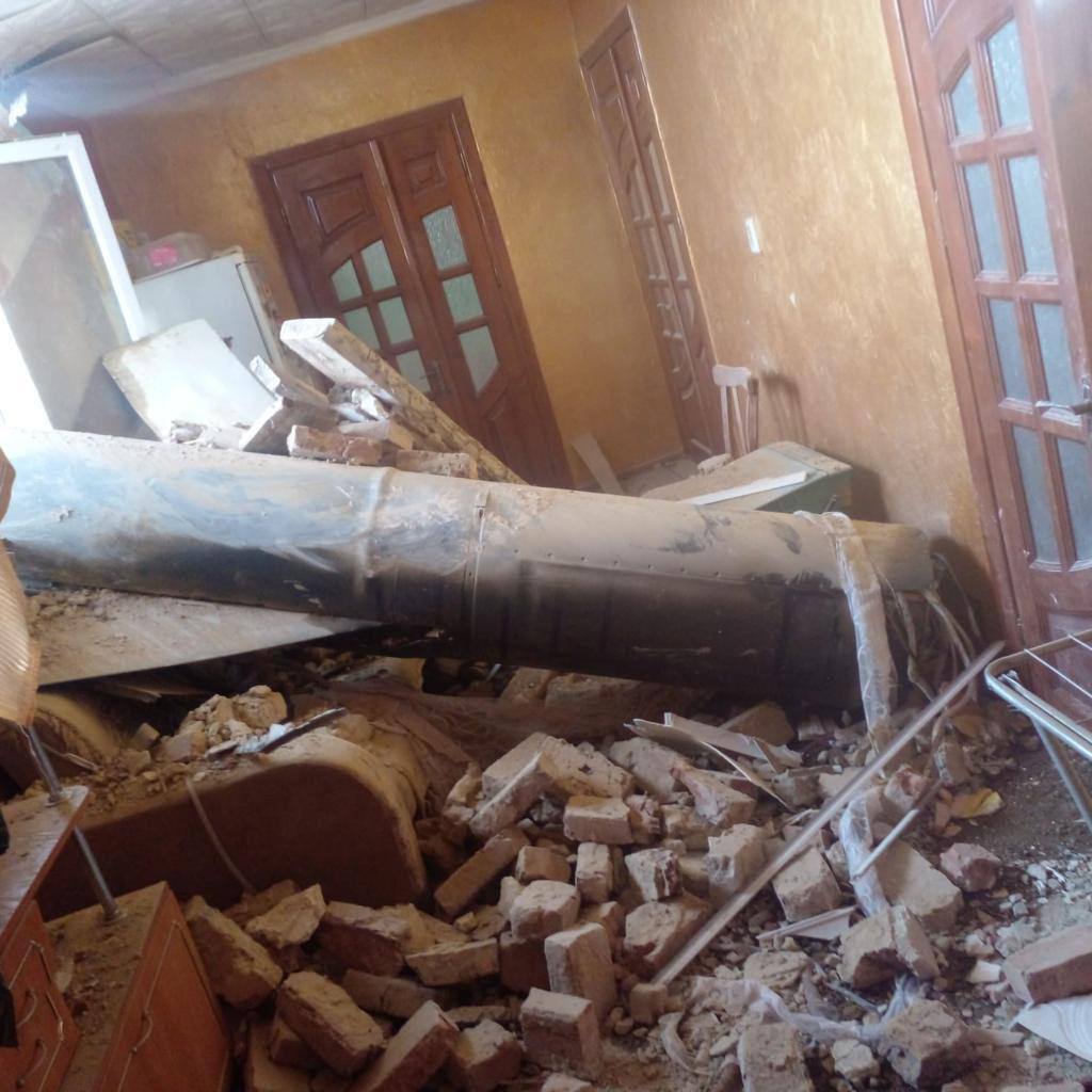 Российская ракета попала в дом в Ивано-Франковской области и чудом не взорвалась. Фото